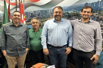 FLORÍNEA PARTICIPA DE ENCONTRO COM DEPUTADOS EM SÃO PAULO