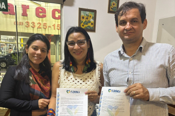 Encontro em Assis: Prefeito Sérgio Queijo e Deputada Federal Juliana Cardoso Fortalecem Parceria por Florínea!