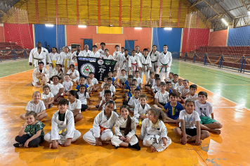 Noite de karate e muita energia!