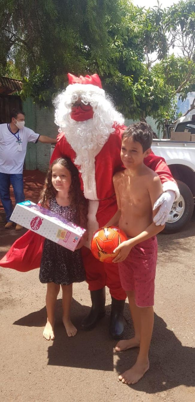 PREFEITURA DE FLORÍNEA ENTREGA BRINQUEDOS DE NATAL