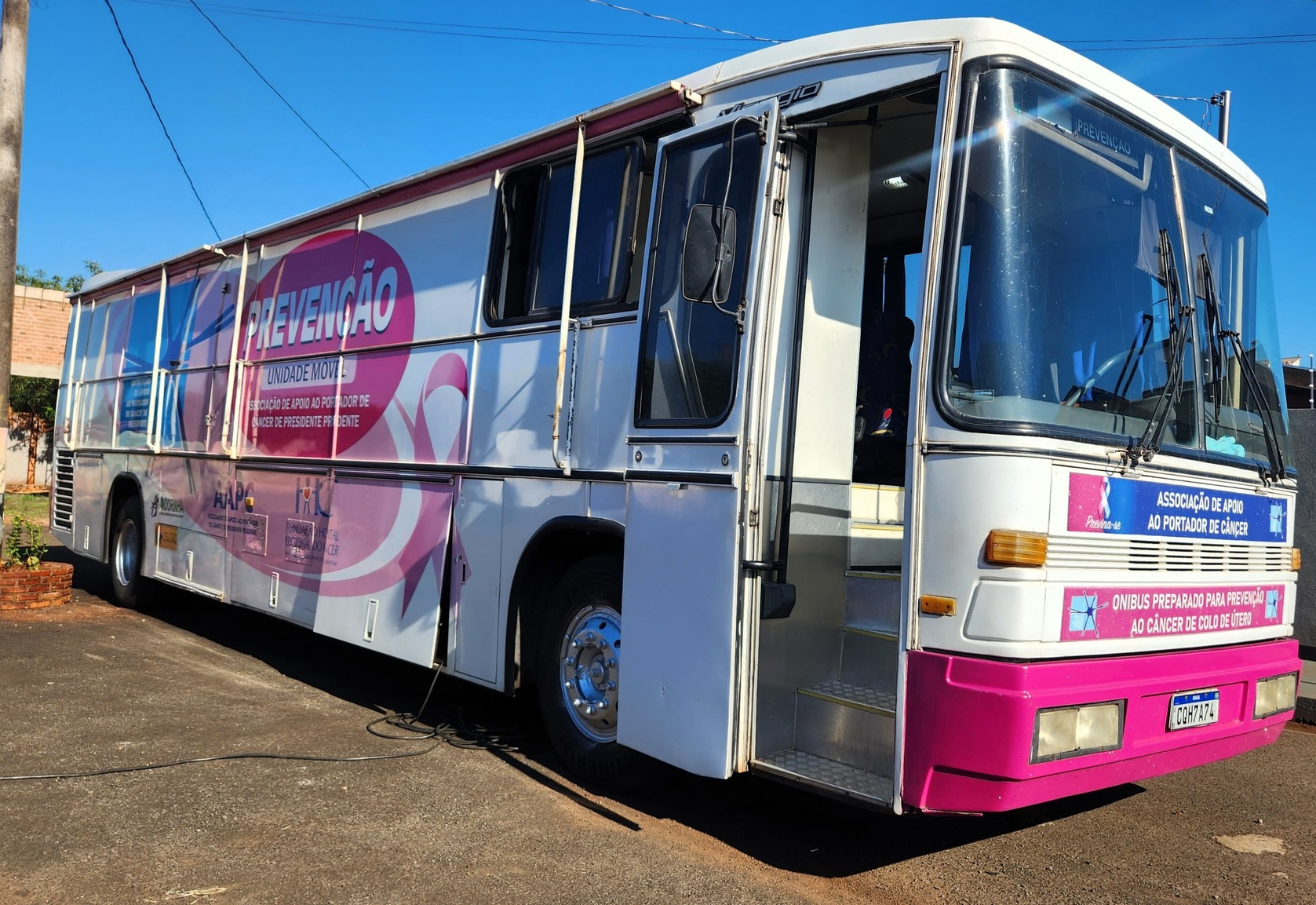 No dia 16 de maio, o ônibus da prevenção esteve em frente ao ESF realizando a coleta gratuita do exame Papanicolau.