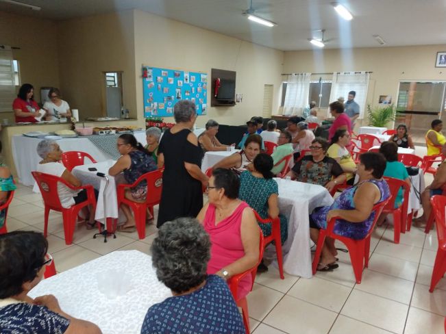 PREFEITURA REALIZA CONFRATERNIZAÇÃO PARA IDOSOS DO CCI