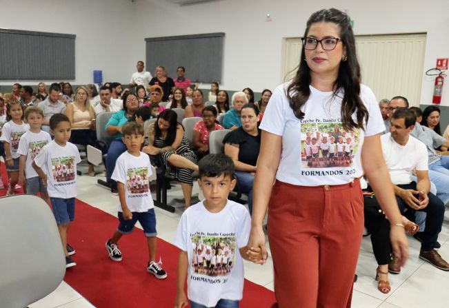 Formatura das turmas do Jardim II da Creche Escola Danilo Cappelletto