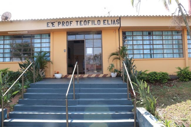 PALESTRA SOBRE PREVENÇÃO AO USO DE ÁLCOOL, DROGAS LÍCITAS E ILÍCITAS NA E.E PROF. TEÓFILO ELIAS