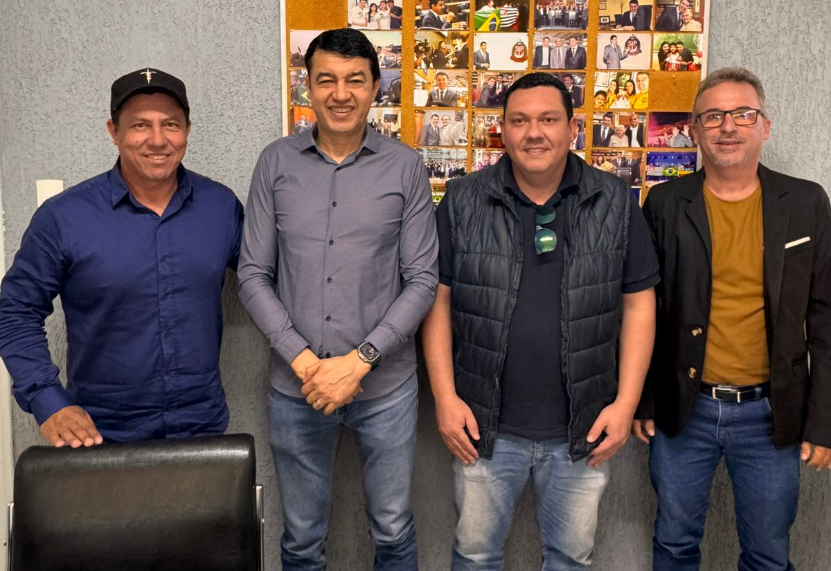 FLORÍNEA PARTICIPA DE REUNIÃO IMPORTANTE COM O DEPUTADO ESTADUAL CARLOS CEZAR EM SOROCABA!
