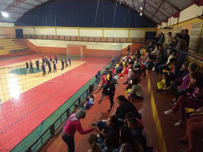 ABERTURA DO CAMPEONATO DE FÉRIAS DO PROMIC ATRAI BOM PÚBLICO NO GINÁSIO DE ESPORTES ZUINÃO