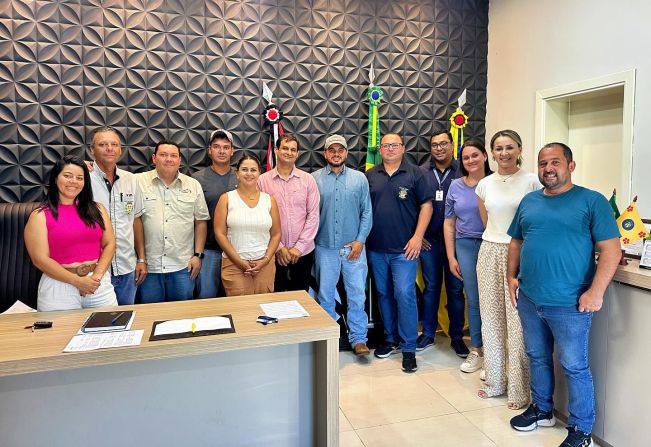 Prefeito e Vice-Prefeito iniciam a gestão com uma reunião com os Secretários e Diretores.