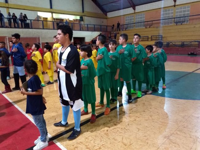 ABERTURA DO CAMPEONATO DE FÉRIAS DO PROMIC ATRAI BOM PÚBLICO NO GINÁSIO DE ESPORTES ZUINÃO