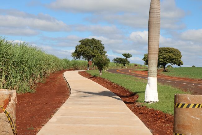 SEGUEM A TODO VAPOR AS OBRAS DE CONSTRUÇÃO DA PISTA DE CAMINHADA