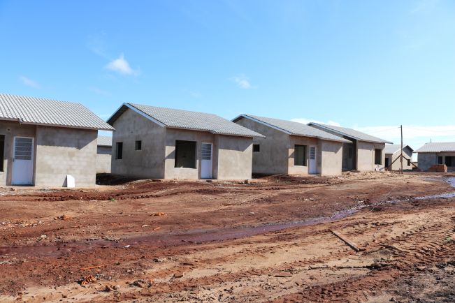 OBRA DAS 61 CASAS CDHU EM FLORÍNEA ATINGE 60% DE CONCLUSÃO