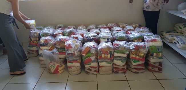 FLORINEA REALIZA ENTREGA DE CESTAS BÁSICAS PARA FAMÍLIAS MENOS FAVORECIDAS