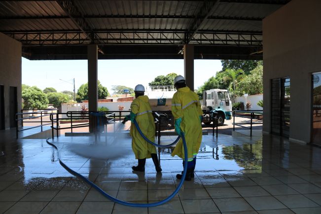 FLORÍNEA REALIZA HIGIENIZAÇÃO DA UNIDADE BÁSICA DE SAÚDE E DA RODOVIÁRIA