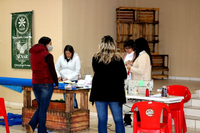 A PREFEITURA DE FLORÍNEA ATRAVÉS DO FUNDO SOCIAL PRODUZ MAIS DE 3 MIL MÁSCARAS PARA POPULAÇÃO EM VULNERABILIDADE SOCIAL E PARA O DEPARTAMENTO DE SAÚDE