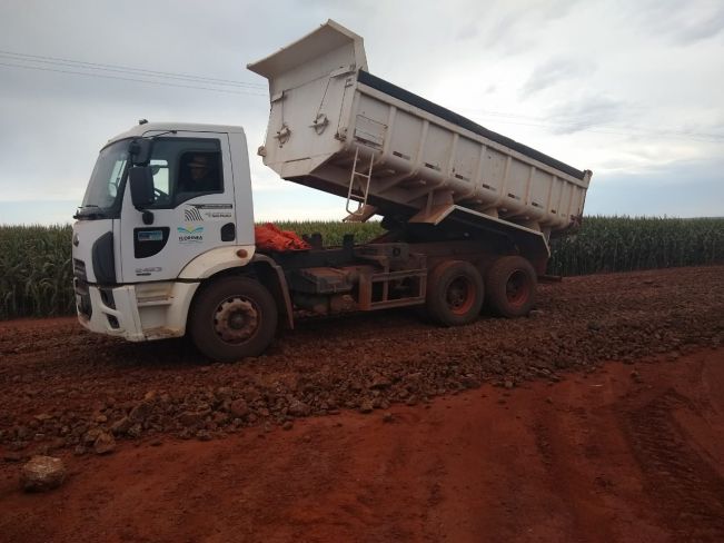 PREFEITURA REALIZA MANUTENÇÃO E CASCALHAMENTO DA ESTRADA MARIETA SIQUEIRA