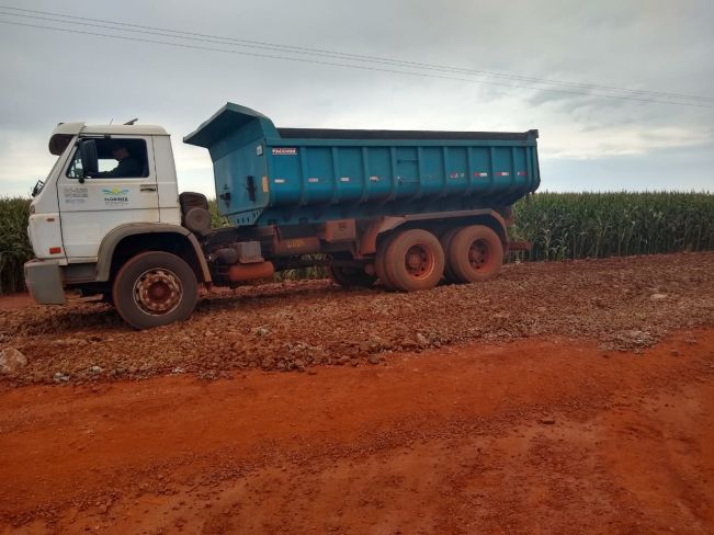 PREFEITURA REALIZA MANUTENÇÃO E CASCALHAMENTO DA ESTRADA MARIETA SIQUEIRA