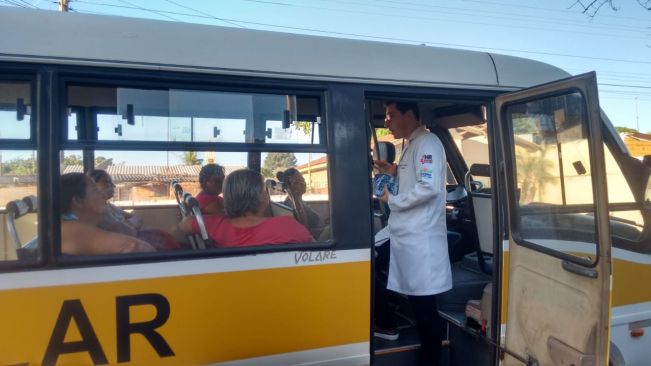 SAÚDE DE FLORÍNEA FAZ ENTREGA DE MASCARAS E ÁLCOOL EM GEL PARA TRABALHADORES