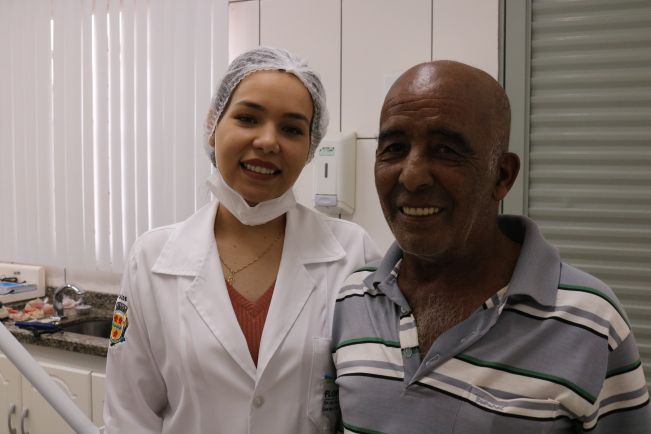 PREFEITURA DE FLORÍNEA FAZ ENTREGA DE PRÓTESES DENTÁRIAS