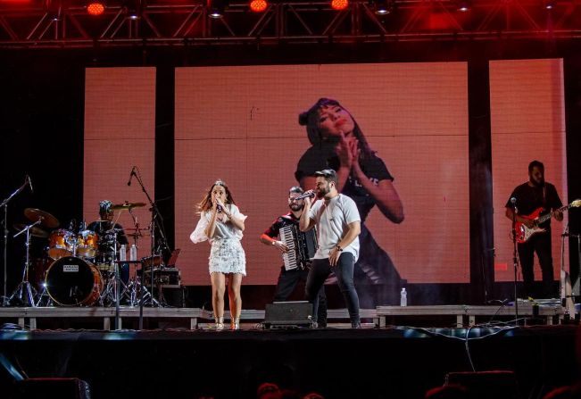 Nosso primeiro dia de festa foi um sucesso, um grande show de Mariana e Mateus! 