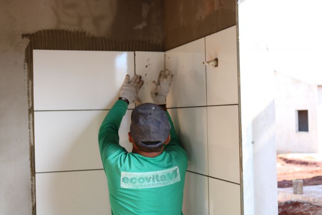 OBRA DAS 61 CASAS CDHU EM FLORÍNEA ATINGE 60% DE CONCLUSÃO