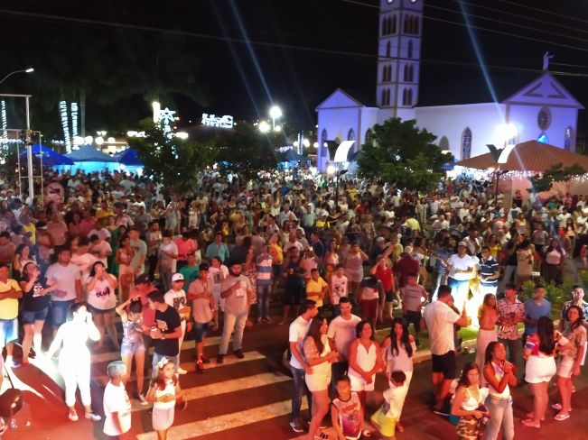 PROGRAMAÇÃO DE FINAL DE ANO BATE RECORDE DE PÚBLICO E FICA NA HISTÓRIA DE FLORÍNEA