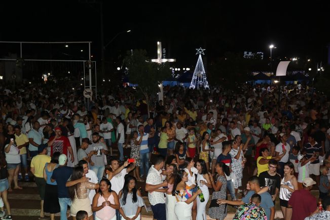 PROGRAMAÇÃO DE FINAL DE ANO BATE RECORDE DE PÚBLICO E FICA NA HISTÓRIA DE FLORÍNEA