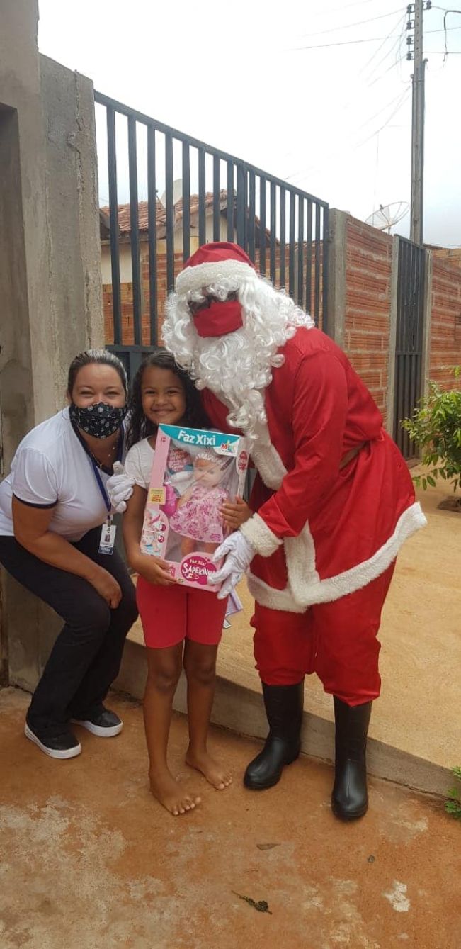 PREFEITURA DE FLORÍNEA ENTREGA BRINQUEDOS DE NATAL