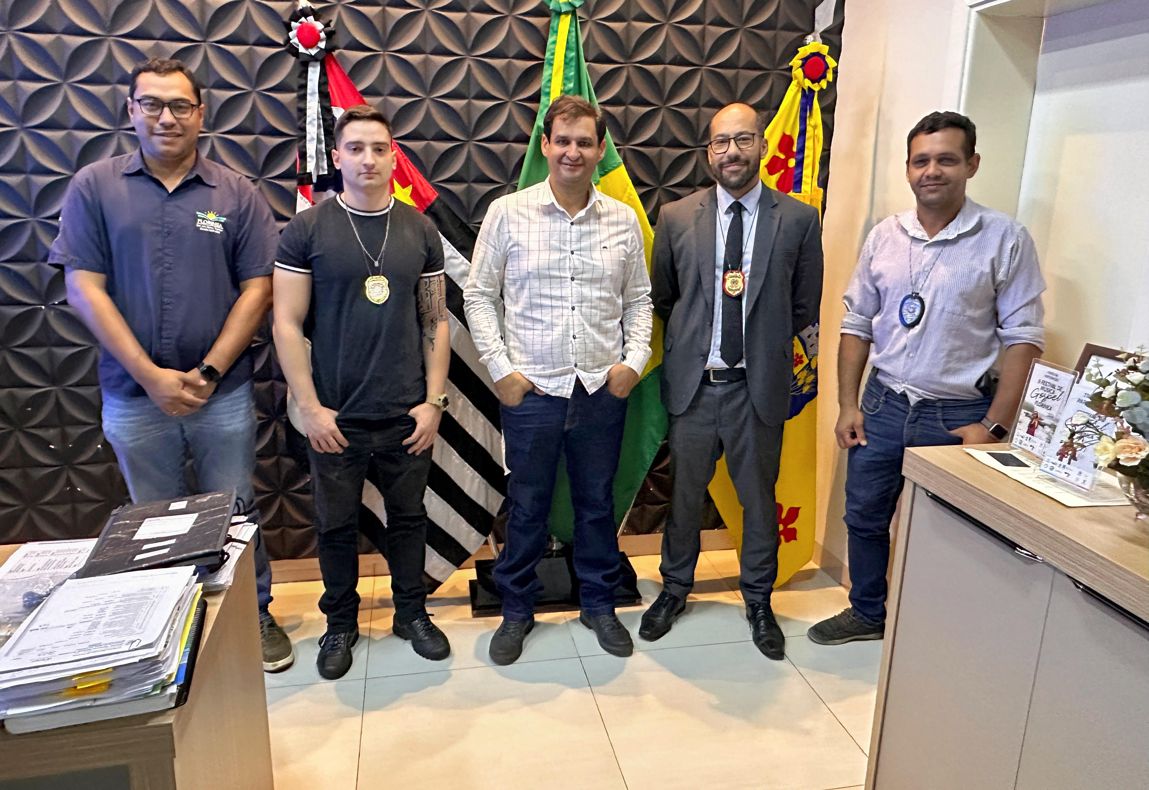 Prefeito Sérgio recebe o novo Delegado de Florínea