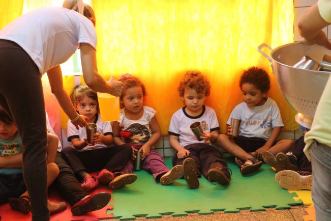 CRECHE ESCOLA PRÓ-INFÂNCIA PADRE DANILO CAPPELLETTO REALIZA PROJETO CORES