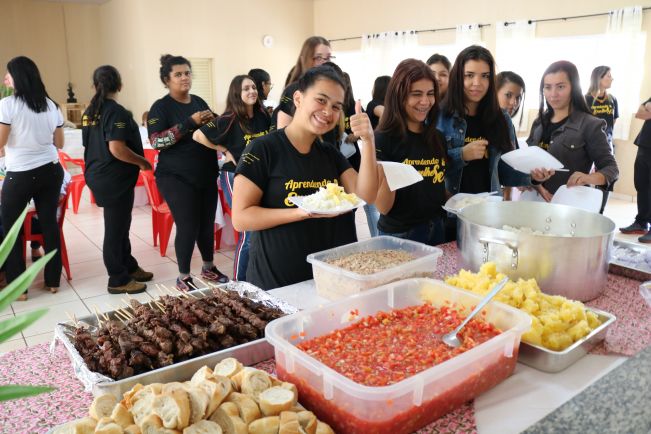 CENTRO DE CONVIVÊNCIA DO IDOSO RECEBE JOVENS DA CIDADE DE CÂNDIDO-MOTA