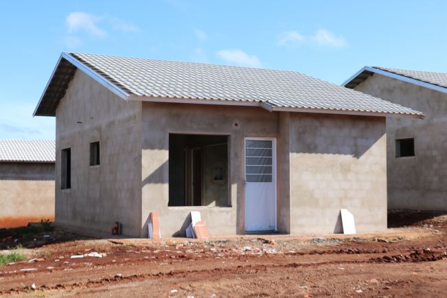 OBRA DAS 61 CASAS CDHU EM FLORÍNEA ATINGE 60% DE CONCLUSÃO