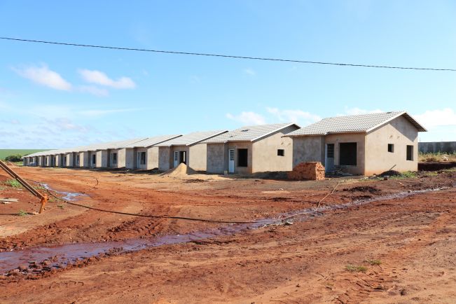 OBRA DAS 61 CASAS CDHU EM FLORÍNEA ATINGE 60% DE CONCLUSÃO