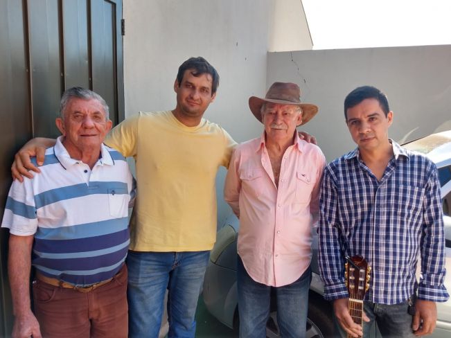 FLORÍNEA RECEBE PROGRAMA VIOLA NA VARANDA DA RÁDIO VOZ DO VALE FM
