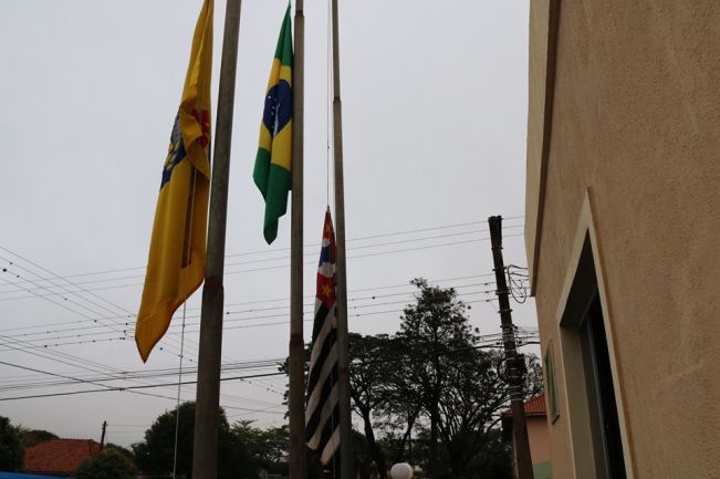 ATO CÍVICO MARCA INÍCIO DA SEMANA DA PÁTRIA EM FLORÍNEA