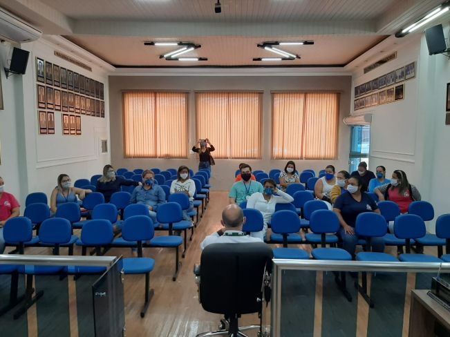 EQUIPE DE FLORÍNEA PARTICIPA DE REUNIÃO COM INFECTOLOGISTA SOBRE COVID-19