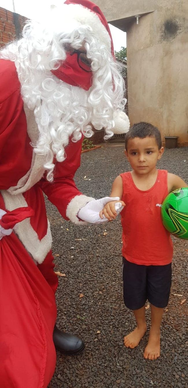 PREFEITURA DE FLORÍNEA ENTREGA BRINQUEDOS DE NATAL