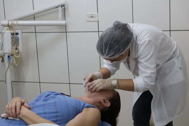 PREFEITURA DE FLORÍNEA FAZ ENTREGA DE PRÓTESES DENTÁRIAS