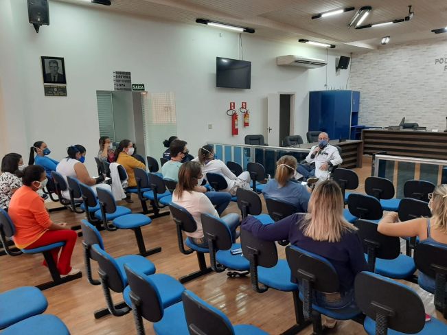 EQUIPE DE FLORÍNEA PARTICIPA DE REUNIÃO COM INFECTOLOGISTA SOBRE COVID-19