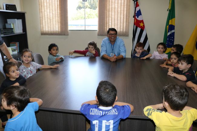 PREFEITO DUDA RECEBE A VISITA DAS CRIANÇAS DA PRÓ-INFÂNCIA PADRE DANILO CAPPELLETTO