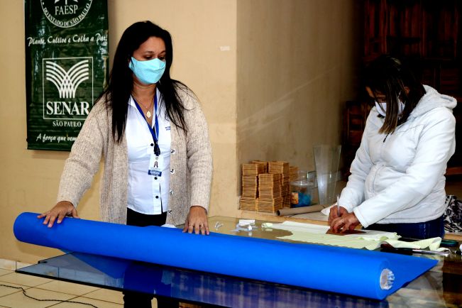 A PREFEITURA DE FLORÍNEA ATRAVÉS DO FUNDO SOCIAL PRODUZ MAIS DE 3 MIL MÁSCARAS PARA POPULAÇÃO EM VULNERABILIDADE SOCIAL E PARA O DEPARTAMENTO DE SAÚDE